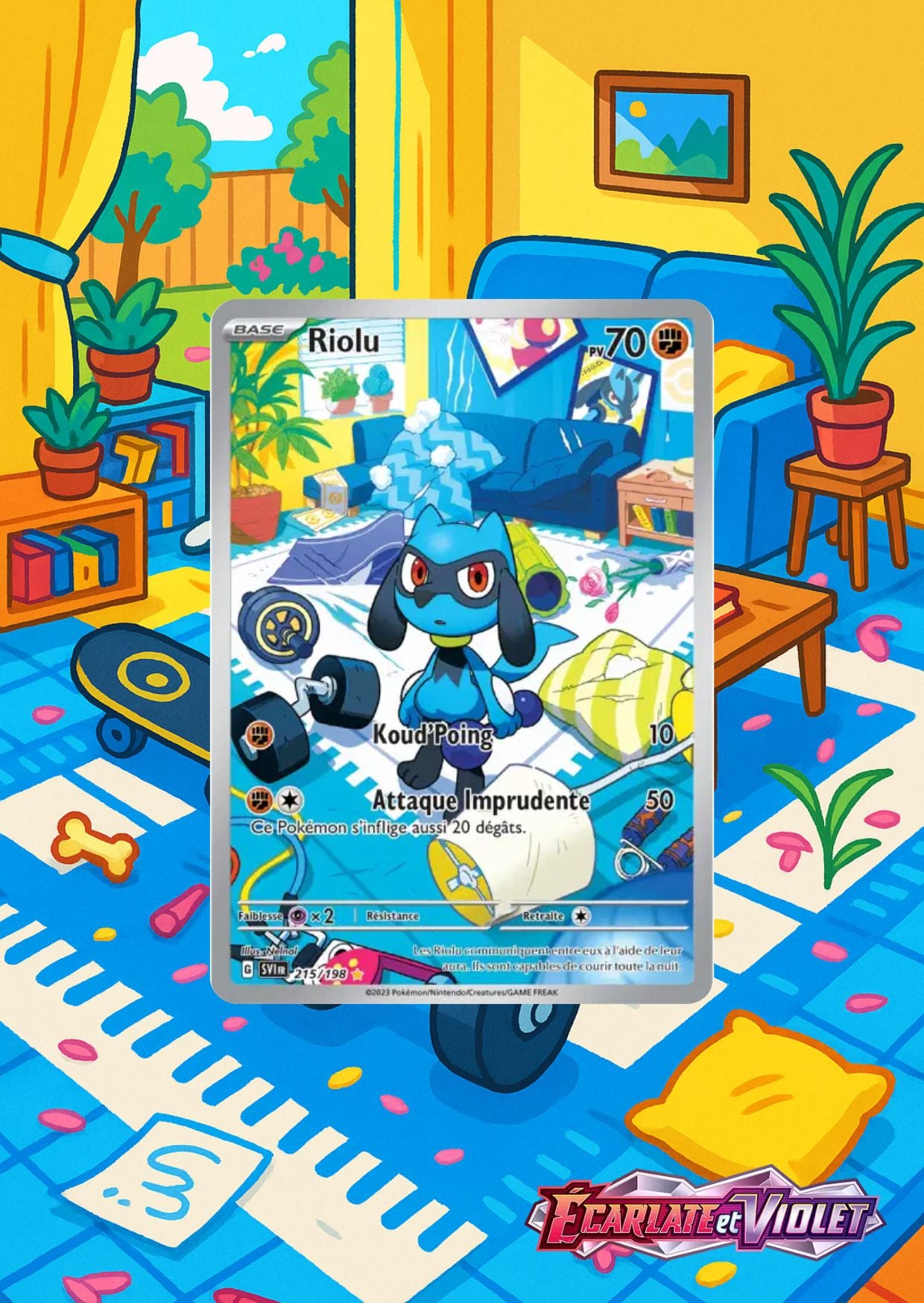 Carte Pokémon Riolu dans une chambre d’enfant colorée et désordonnée, ambiance joyeuse et familiale avec jouets et plantes.